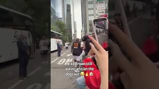 MIKE BROWN OUTSIDE ASKING ABOUT THE DAWGS 🐾 #newyorkforever #knicks #parade #2026 #ytshorts