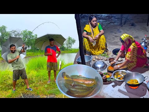ভরা বৃষ্টিতে শোল মাছ ধরে রাতে রান্না করে জমিয়ে খাওয়া | Rainy day fishing & cooking video | villfood