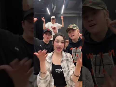 هاوليدي  مع فرقة كورية هذي المرة 🤣❤️‍🔥 #kimmiso #اكسبلور #تيك_توك #shortvideo #dance