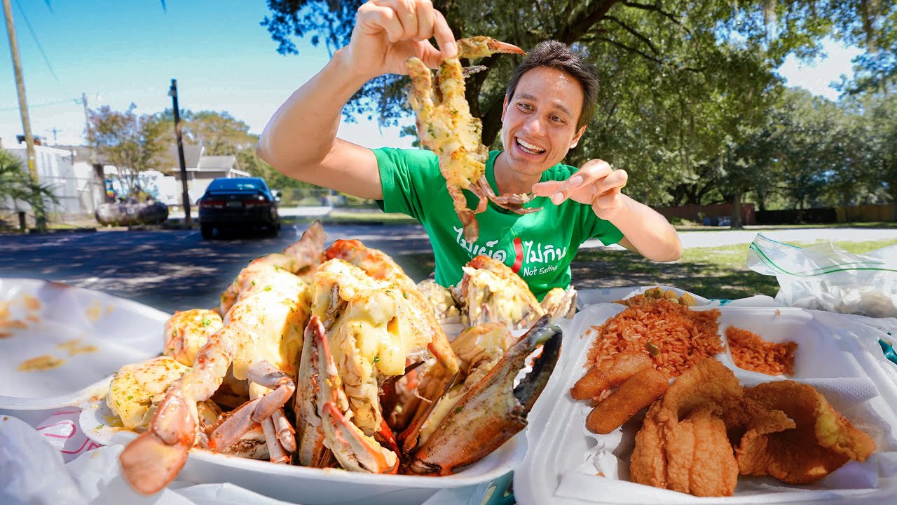 Famous GARLIC BUTTER Blue Crabs! Must-Eat SOUL FOOD in Charleston, South Carolina!