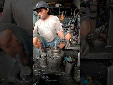 Techniques for installing the big end pin of the crankshaft connecting rod‼️#crankshaft #shortvideo