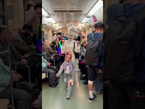 ТРЕК «ЛАБУБУ» В МЕТРО НА ОГРОМНОЙ КОЛОНКЕ 😱😱😱 тг: suramura