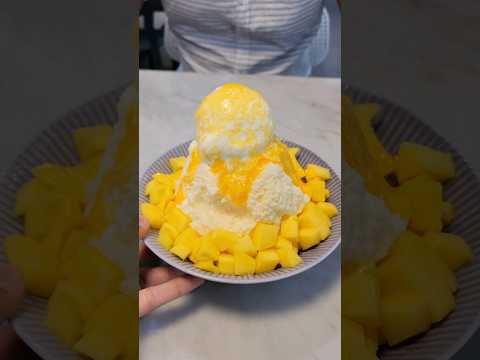 We Ate "Mango Bingsu" - Tastiest Korean Dessert🤤 #shorts