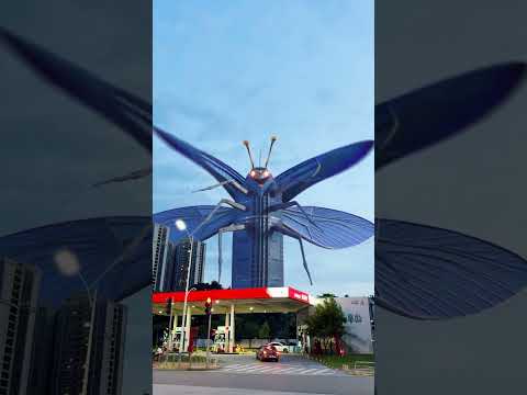 SKYSCRAPER BUG ATTACK! ๐ข๐ค ROBOT INSECT SHOWDOWN! ๐ฅ LIKE = FORCE FIELD POWER! ๐ก๏ธ#funny
