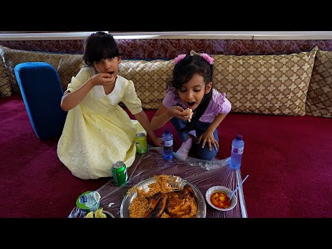 ساره وألين أول مره يتغدون بخاري !! شوفا ردة فعلهم