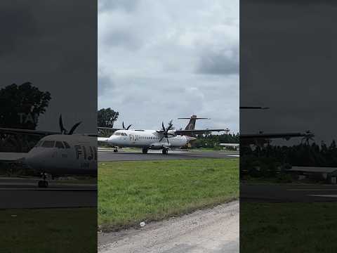 இவ்வளோ பக்கமா flight landing 🛬 😵💫 | Tamil Trekker