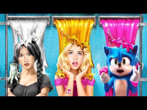 Eénkleurige Challenge In De Gevangenis! Wednesday vs Sonic vs Barbie!