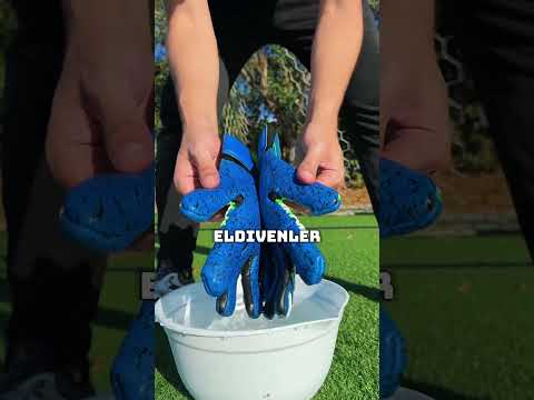 Kaleciler Neden Eldivenlerini Islatır? 🤔