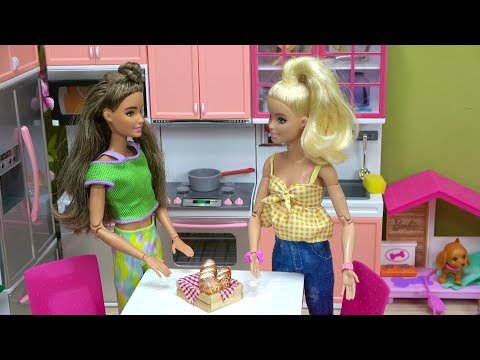 Barbie Sleepover and Sleepover Morning Routine w Friend Isabella and Pets