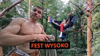 Ekstremalny biwak wysoko na drzewie