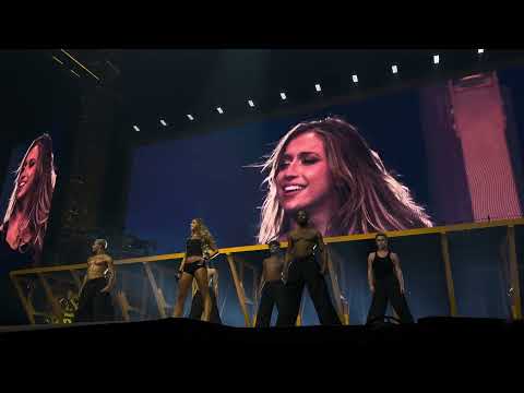 Tate McRae Live in Boston, MA - Miss Possessive Tour 2025 Night 1 [Flash Warning]