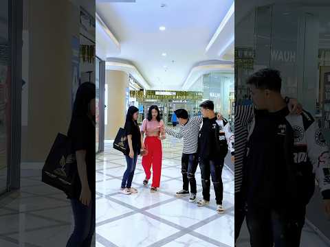 PRANK PELUK CEWE CANTIK MALAH KESENENGAN #viraltiktok #funny #prank #tiktok #shorts