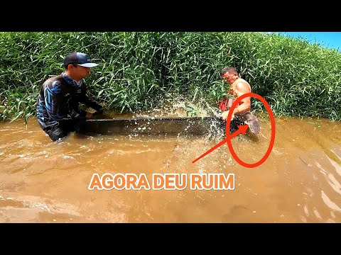 BICHO ATACA PESCADOR DURANTE A PESCARIA