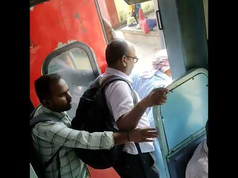 12 साल के बच्चे के साथ ट्रेन मे हुआ यह सब, आप भी जरूर देखे | The Train Fact #shorts #trains