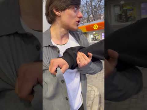 Его в конце как на хаха пробило 😂