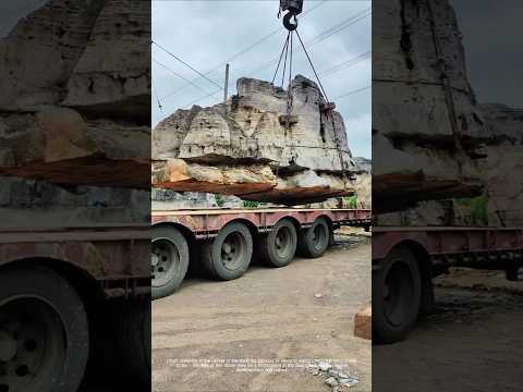 Rock moving site record: crane + heavy truck cooperation