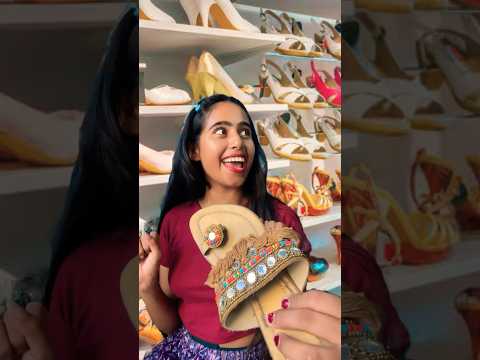 Anaya kis k  ?sandal pasand ?kregi ??     #youtubeshorts #comedy #funnycute #goneviral #funny