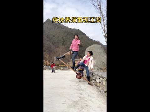 The long-lost magic performance reappeared in the martial arts world, which made the passersby and