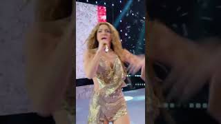 Shakira orgullosa de ser latina 🐺!