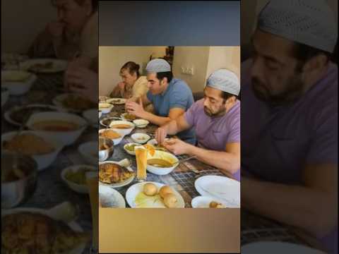 इफ्तार फैमिली के साथ Salman Khan करते हुए #salmankhan #iftar #ramadan #bollywood #shorts