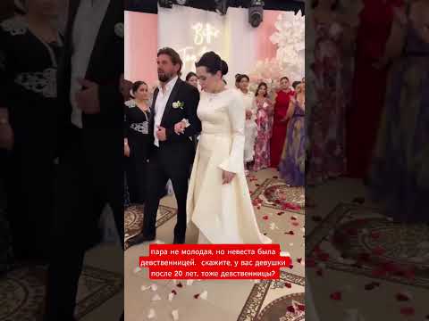 ей хочется плакать что лишилась девственности, но назад дороги нет.