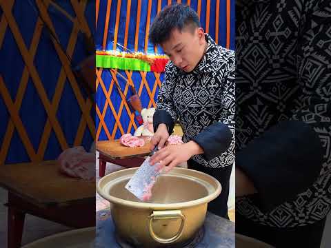 صباح منغولي تحت الصقيع… حياة شاب يرعى قطيعه على حدود الثلج" #راحة_نفسية #shortsvideo #discover
