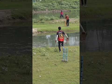 Water cricket 😘❤️🏏 world ka best catch #cricket #watercricket #catch #practice #ytshorts #shorts