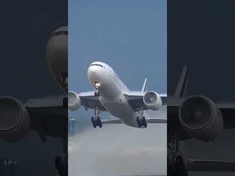 ⚡⚡Why do airplane wings sway |⚡ Interesting Facts