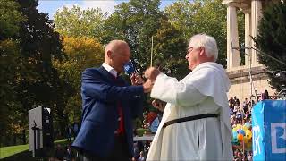 Video: Standkonzert der Wiesn-Kapellen 2017 - Ehrendirigent Pfarrer Schießler (Video: Gerd Bruckner)