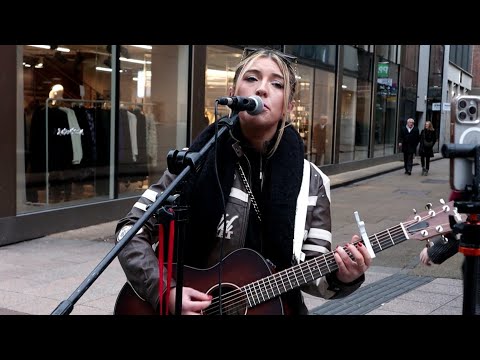 Kyla Belle Performs a Beautiful Acoustic version of her new Christmas Single (Wrap Up Christmas).