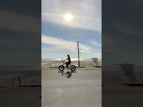 Foldable Sinch EBike at the Beach #SHORTS