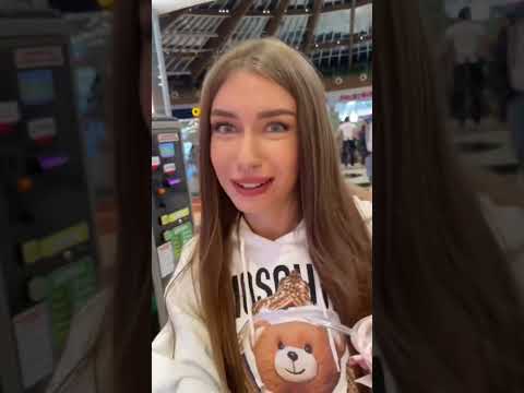 Gentisosa fa fare figure di m ad Elisa Esposito al centro commerciale