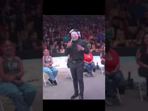 Empleada de Hooters conquista al payaso más irreverente.       #brincosdieras #humor #comedia