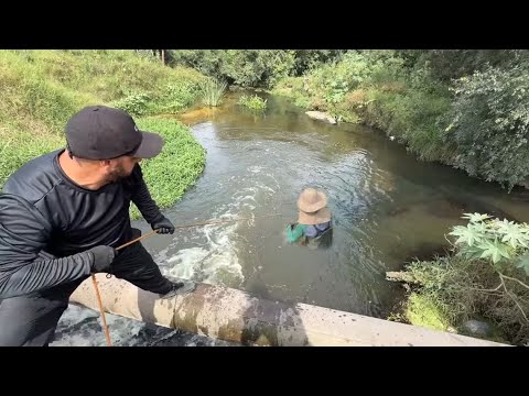 Pesca magnética no Rio do descarte de bandidos