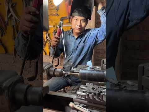 Así se arregla el hilo de una rosca dañada #automobile #torneria #viralvideo #humor #tornero #tips