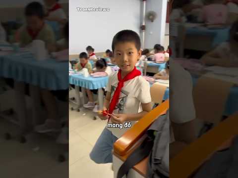 Thầy giáo chấm điểm thủ công cho cậu học trò #shorts ￼