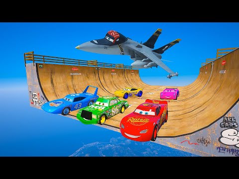 Challenge Pixar Cars Mega Ramp: McQueen & Friends The King Chick Hicks Jackson Storm Cruz Ramirez