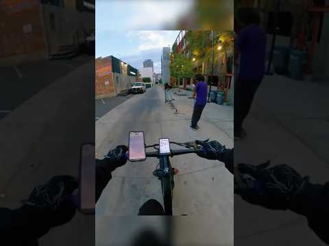 He almost crashed 😱#bikingdeliveries #viral #delivery #ebike #bike #doordash #ubereats