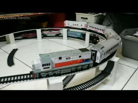 Nonton 3 Kereta Di Satu Track Spiral Kereta Densha