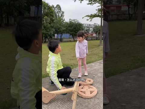 ছোট্ট ছেলেটি তার বোনকে সুন্দর একটা সাইকেল দিলো | ~woodworking art skill#shorts #shortvideo #cartoon