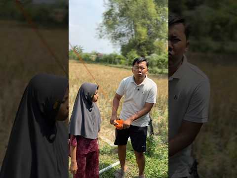 Kerjain Bocil Saat Main Layangan Malah Layangannya Putus #layangan #layanganputus #kerjain #bocil