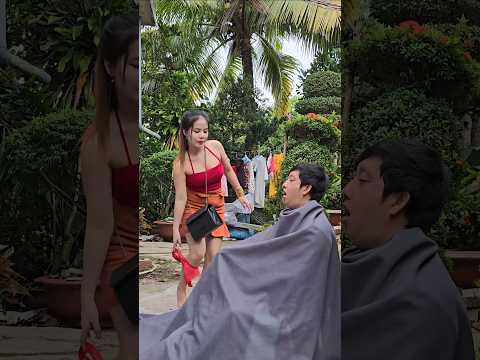 She just got home from work 😊😳 funny couple 🤔🤣 #funny #couple #shorts