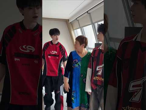 Bạn thấy ai đẹp trai hơn #funny #cosplay