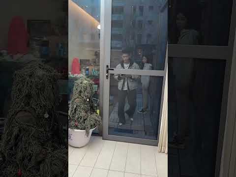 伪装成一棵树整蛊老妹！ #搞笑 #段子 #funny #整蛊