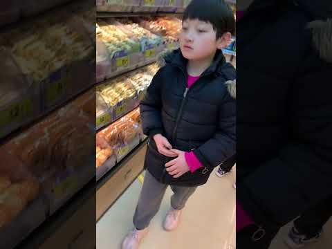 日子渺小重复，普通的一切被记录下来，希望你们慢点长大，珍惜现在快乐的日子，她以后会有多难我也不知道#一切都值得 #慢慢长大慢慢爱你 #天使综合症希希