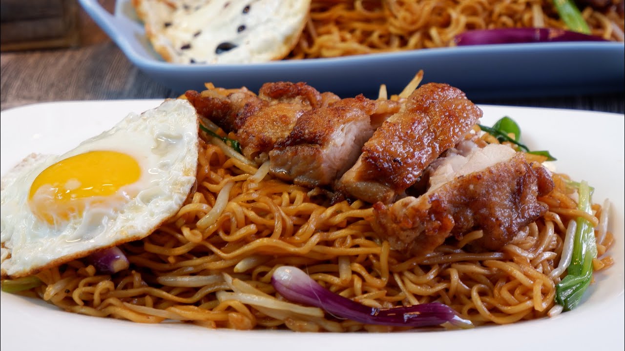 Hong Kong Style Stir Fry Ramen Noodles w/ Chicken Chop 干炒鸡扒公仔面 Chinese