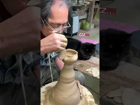 本日は、猫災により早期退勤になりました。#陶芸 #陶芸家 #猫のいる暮らし #猫