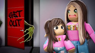 There's Something Creepy HAUNTING My New House.. (Roblox Bloxburg)