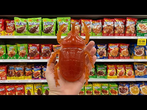 Tried a Beetle from a Japanese Supermarket!? + Popular Snacks! 🍫🚌🍄