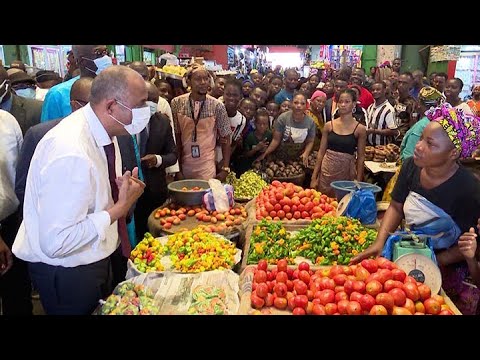 Lutte contre la vie chère : le Premier Ministre Patrick Achi visite le forum du marché d’Adjamé
